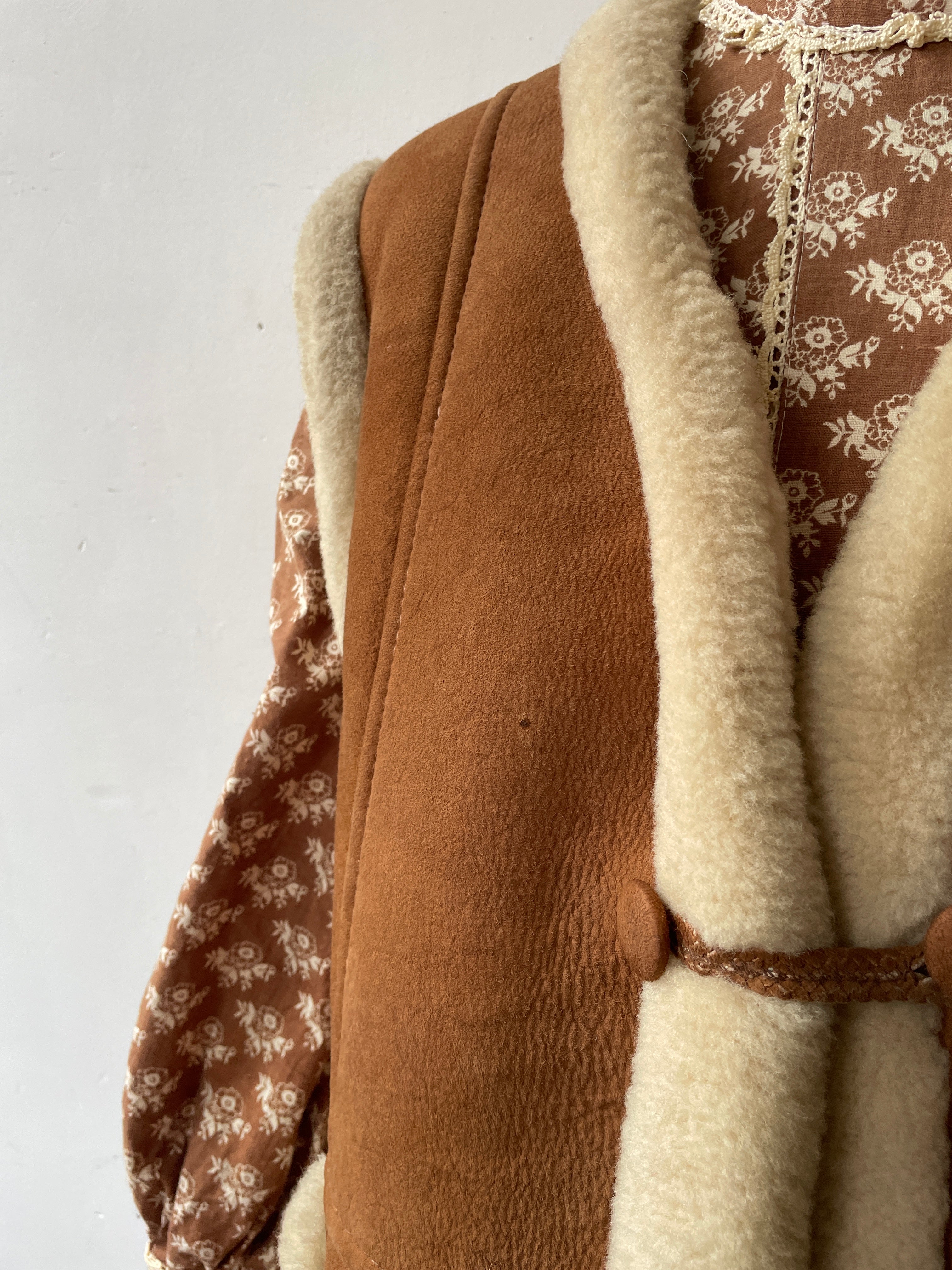 1970's vintage sheepskin shearling suede waistcoat gilet – Vintage