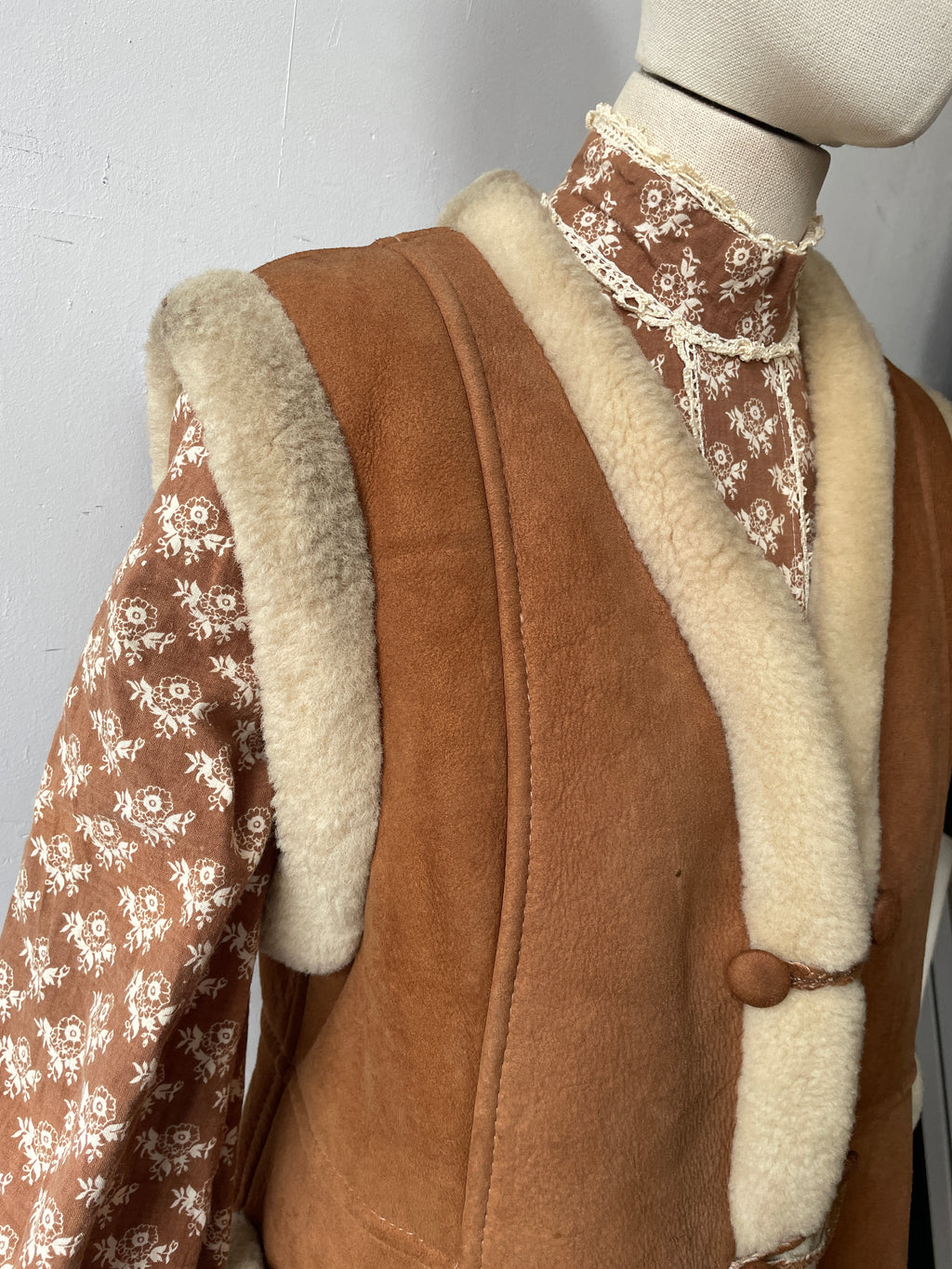 1970’s vintage sheepskin shearling suede waistcoat gilet